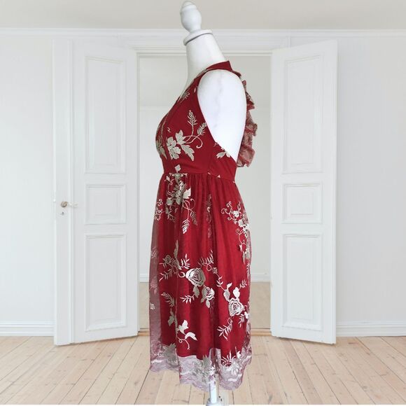 Voom by Joy Han dress. Red halter-style dress with intricate gold floral Size XS - Picture 8 of 9